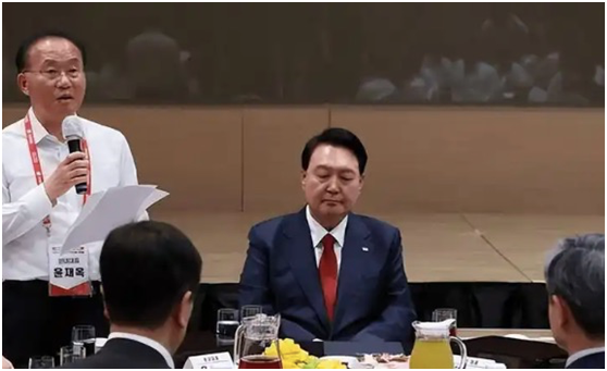 <b><font color='#ab0505'>鱿鱼游戏3.0:总统的拘留所真人秀与宪法法院的生死时速</font></b>