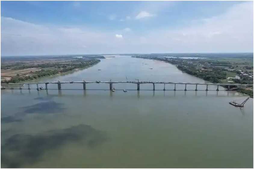 <b><font color='#c77b18'>湄公河上新动脉 中柬共建连心桥</font></b>